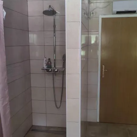 Celinka Rooms Raka Exterior photo